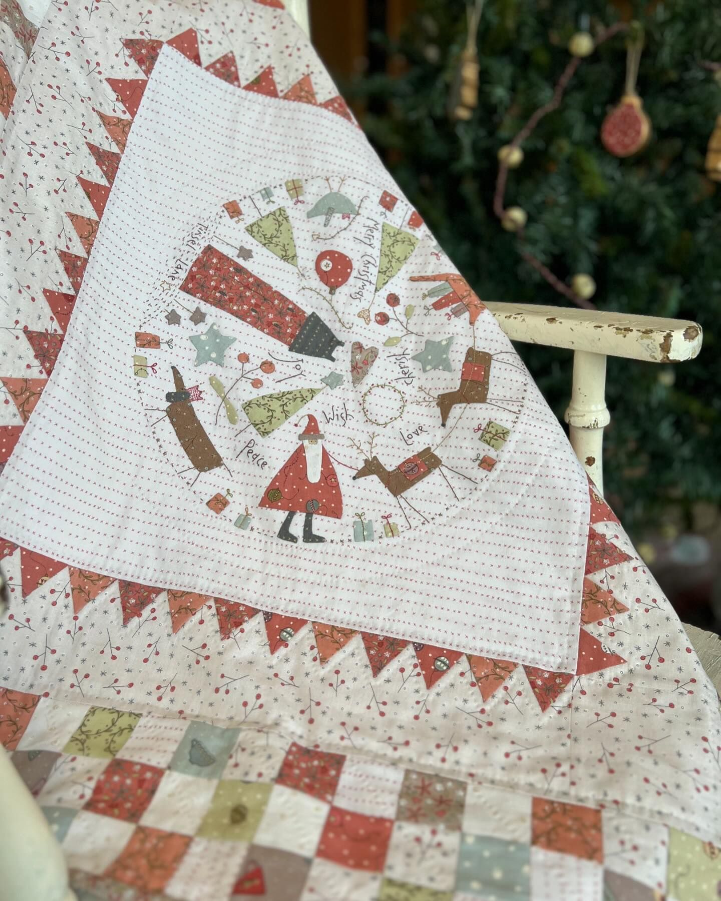 Tinsel Lane Pattern, Pattern by Anni Downs Hatched and Patched
